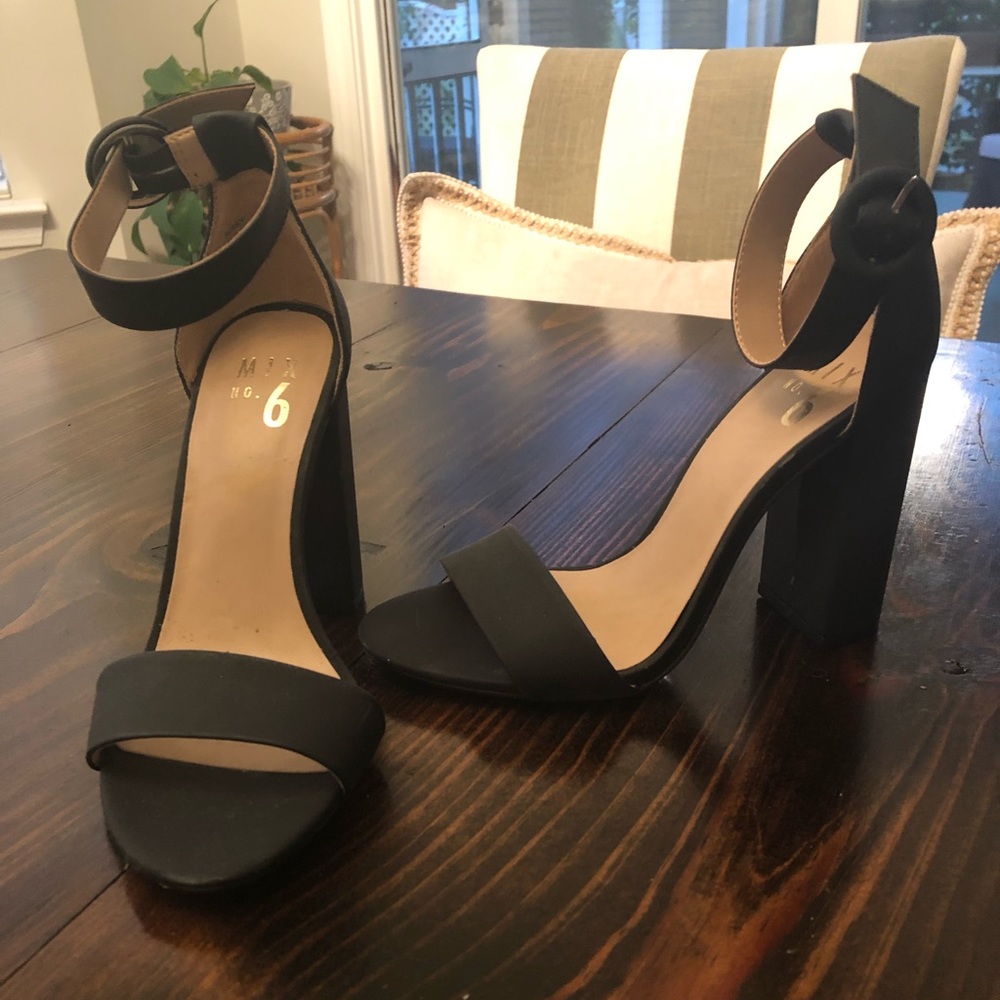 Black block heel